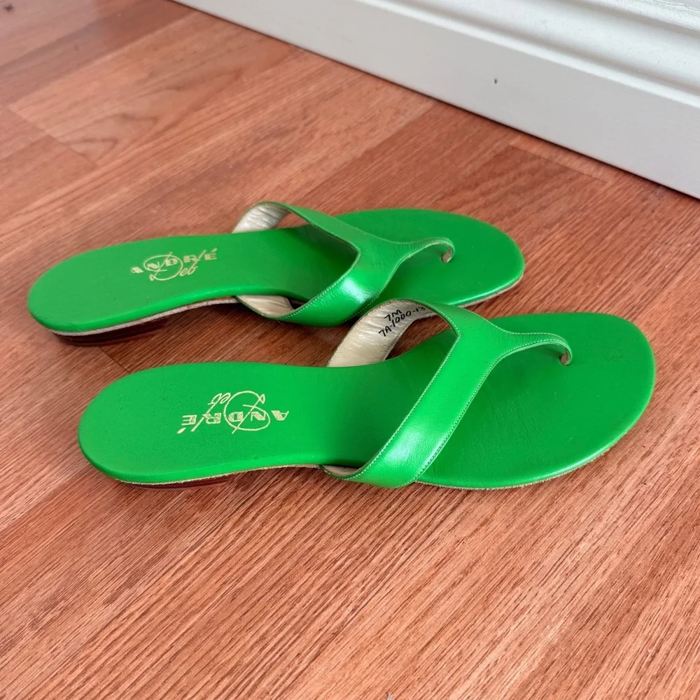 Vintage Y2K Andre Green Leather Flat Thong Sandals